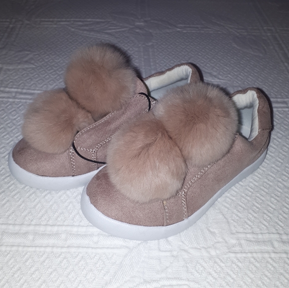 NEW Girls Pom Pom Sneakers - Picture 3 of 4